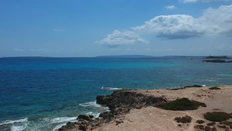 Hermosa-Costa-Con-Mar-Azul