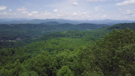 Aerial-view-of-North-Carolina-forests-near-Hendersonville
