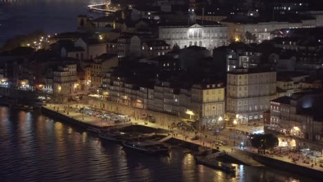 Blick-Auf-Die-Stadt-Porto-Bei-Nacht.-Blick-Auf-Den-Bezirk-Ribeira-In-Portugal