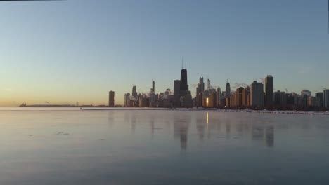 Luftaufnahmen-Des-Zugefrorenen-Michigansees-Während-Des-Polarwirbels-2019,-Chicago,-Illinois