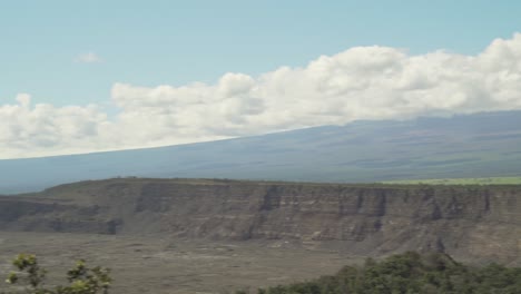 Fast-pan-of-Mauna-Loa-and-volcano-crater-from-right-to-left