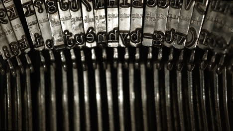 Close-up-shot-on-letters-of-the-old-typewriter