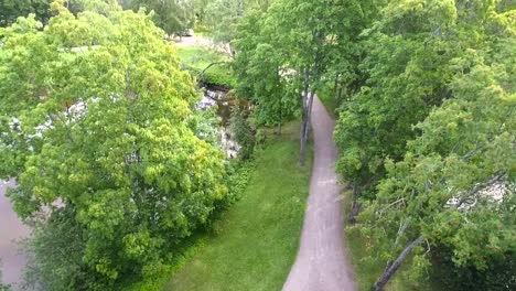 Luftaufnahme-Eines-Großen-Sommergartens-In-Tampere,-Finnland