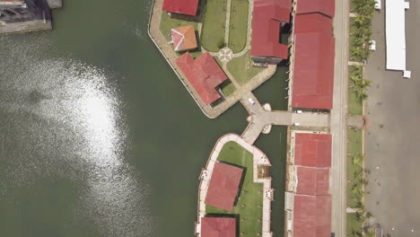 Luftaufnahmen-Der-Philippinischen-Häuser-Von-Acuzar