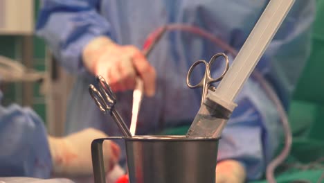 Chirurgie-Ist-Eine-Medizinische-Fachrichtung,-Die-Operative-Manuelle-Und-Instrumentelle-Techniken-An-Einem-Patienten-Anwendet,-Um-Einen-Pathologischen-Zustand-Wie-Eine-Krankheit-Oder-Verletzung-Zu-Untersuchen-Oder-Zu-Behandeln