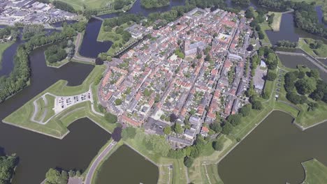 A-drone-shot-panning-up,-of-a-historically-Dutch-Fortress-called-Naarden,-in-the-Netherlands