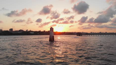 Sonnenuntergang-Am-Alten-Hafen-Und-Der-Stadt-Mombasa