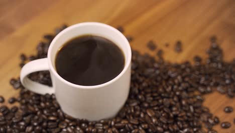 Nahaufnahme-Einer-Warmen-Tasse-Kaffee