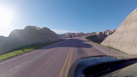 Driving-through-Badlands-National-Park-in-South-Dakota
