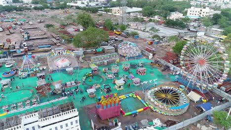 Volando-Sobre-El-Parque-De-Atracciones-En-Hyderabad