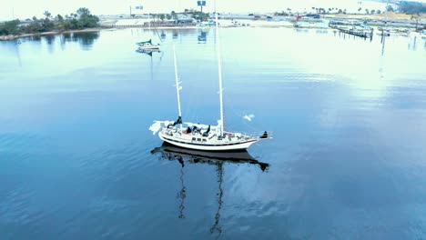 Segelboot-Ankerte-Neu-Im-Hafen-Von-Panama-City-In-St.-Andrews-Bay
