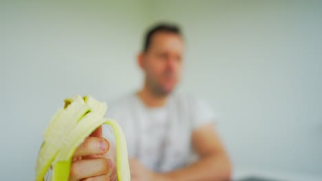 Men-eat-a-Banana