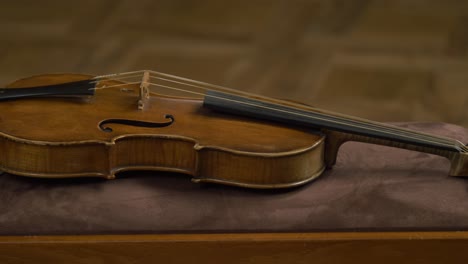 Eine-Klassische-Geige