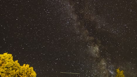 Milky-way-Time-lapse-with-shooting-stars-and-satelites-passing-in-Sedona,-Arizona