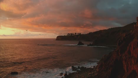Sunset-moment-and-lower-height-drone-view-from-the-coast-of-Palos-Verdes-Estates,-California