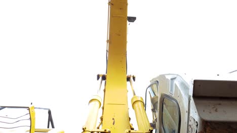 View-of-a-excavator-claw-moving-towards-the-camera