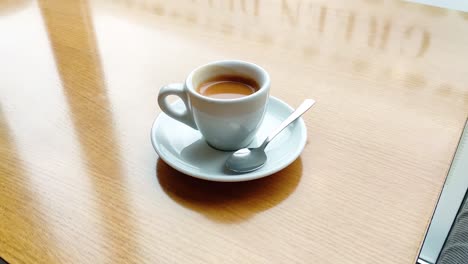 Tasse-Kaffee-Am-Morgen