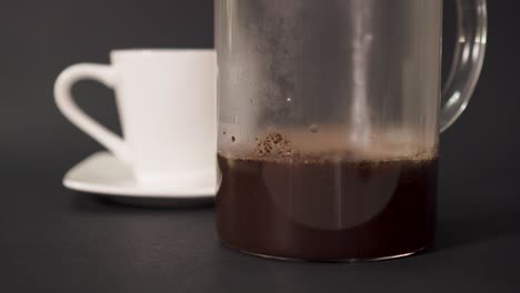 CLOSEUP---Making-coffee-in-french-press---pouring-hot-water-in