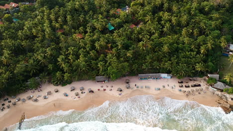 Luftaufnahme-über-Dem-Idyllischen-Strand-Von-Sri-Lanka