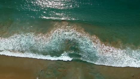 Aerial-footage-of-waves-and-foam