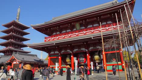 The-large-Sensoji-temple-in-Asakusa-district-in-Tokyo,-Japan
