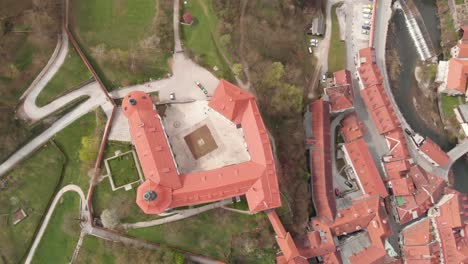 Eine-Historische-Mittelalterliche-Burg-In-Skofja-Loka,-Slowenien