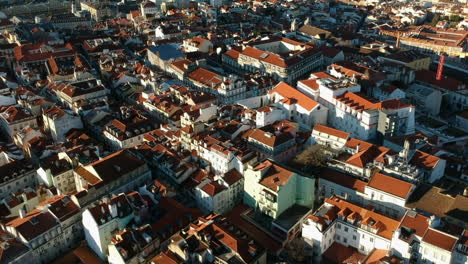 Aerial-revealing-shot-of-the-city-of-Lisbon-with-the-Tejo-river-in-the-background,-Protugal