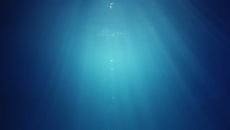 Unterwassersonnenstrahlen,-Die-Von-Oben-Scheinen,-Kommen-Durch-Das-Kristallklare-Blaue-Wasser-Und-Verursachen-Einen-Wunderschönen-Vorhang-Mit-Wasserlichtreflexionen
