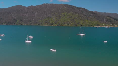 SLOWMO---Aerial-shot-of-sail-boats-in-Queen-Charlotte-Sound,-Marlborough-Sounds,-South-Island,-New-Zealand
