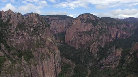 Aerial-wide-shot-of-the-Candamena-Canyon,-Chihuahua