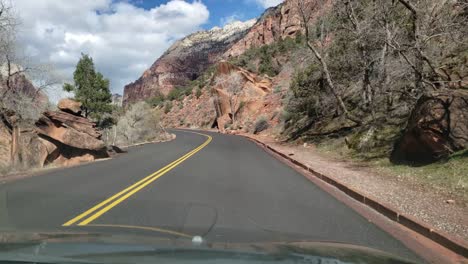 A-beautiful-road-trip-up-to-Zion-National-Park,-Utah