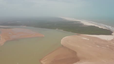 Aéreo:-Kitesurf-En-El-Delta-Del-Río-Parnaiba,-Norte-De-Brasil