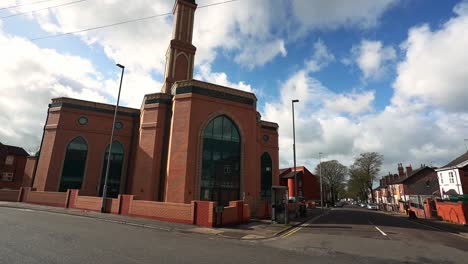 Luftaufnahme-Der-Gilani-Noor-Moschee-In-Longton,-Stoke-on-Trent,-Staffordshire,-Die-Neue-Moschee,-Die-Für-Die-Wachsende-Muslimische-Gemeinschaft-Gebaut-Wird