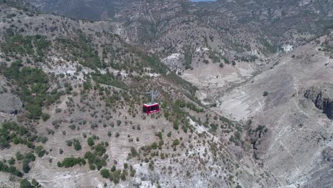 Aerial-shot-of-a-cable-car-in-the-Urique-Canyon-in-Divisadero,-Copper-Canyon-Region,-Chihuahua