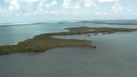 Video-Aereo-Orbitando-Una-Isla-Frente-A-Los-Cayos-De-Florida