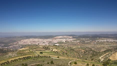Vista-Aérea-De-Las-Colinas-Y-Pueblos-Del-área-De-Jerusalén,-Tiro-Largo,-Drone