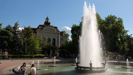 Fountain-in-front-of-Plovdiv-municipality