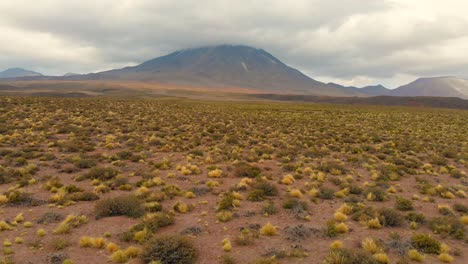 Vulkan-Lascar-In-Der-Atacama-Wüste,-Chile,-Südamerika