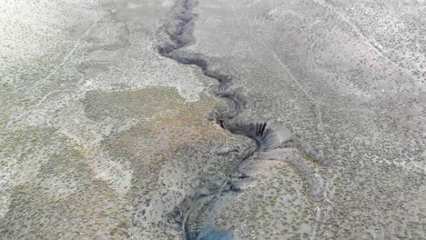 Luftaufnahme-Einer-Schlucht-In-Der-Nähe-Von-San-Pedro-De-Atacama-In-Der-Atacama-Wüste,-Nordchile,-Südamerika