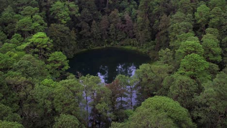 Aerial-revealing-shot-of-magical-hidden-lake,-Montebello-National-Park,-Chiapas