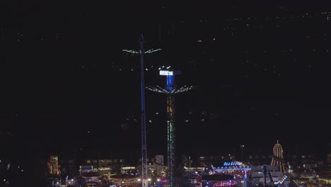 Luftaufnahme-Eines-Vergnügungsparks-Bei-Nacht