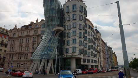 Dancing-house-in-Prague,-slowly-tilting-up