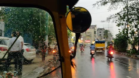 El-Centro-De-La-Ciudad-De-Bangalore-Iluminado-Por-La-Noche-Famoso-Panorama-De-La-Carretera-De-La-Calle-De-Tráfico