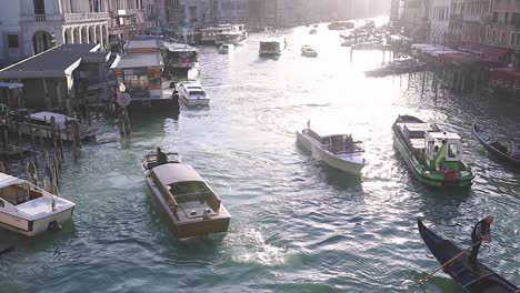 Traffic-of-motorboats-and-gondolas-in-Venice-romantic-canals