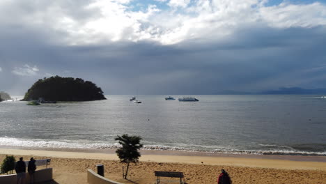 Time-lapse-on-the-waterfront-at-the-popular-Kaiteriteri-beach-in-New-Zealand