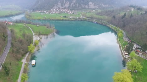 Luftaufnahme-Des-Flusses-Soca-In-Der-Nähe-Des-Bohrlochkopfes---Nationalpark-Triglav-In-Slowenien
