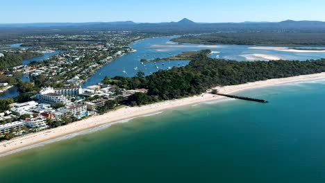 Wide-aerial-shot-of-Noosa-main-Beach,-Noosa-Heads,-Queensland,-Australia
