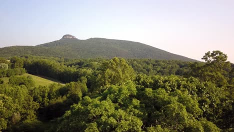 Aerial-of-Pilot-Mountain-as-camera-pushes-toward-summit-in-4k