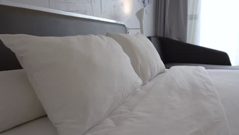 clean-and-comfy-white-pillows-at-hotel-room