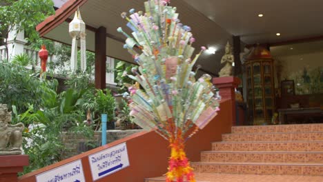 Vista-Pov-Del-Pabellón-Tailandés-En-La-Estupa-Budista-Wat-Umong